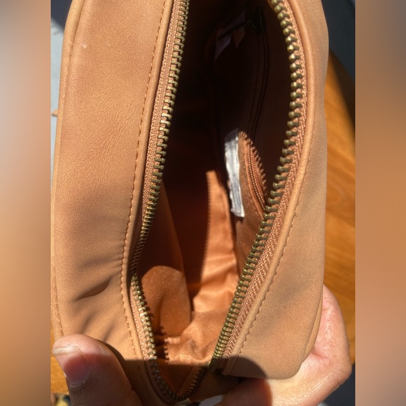 Crossbody Universal Thread purse bag - Picture 9 of 9